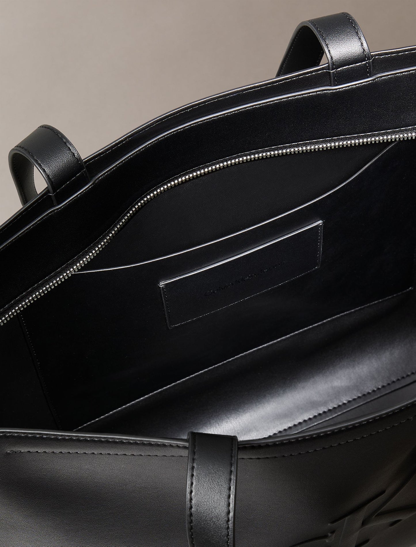 Sculpted Impression Slim Tote Bag (Black)