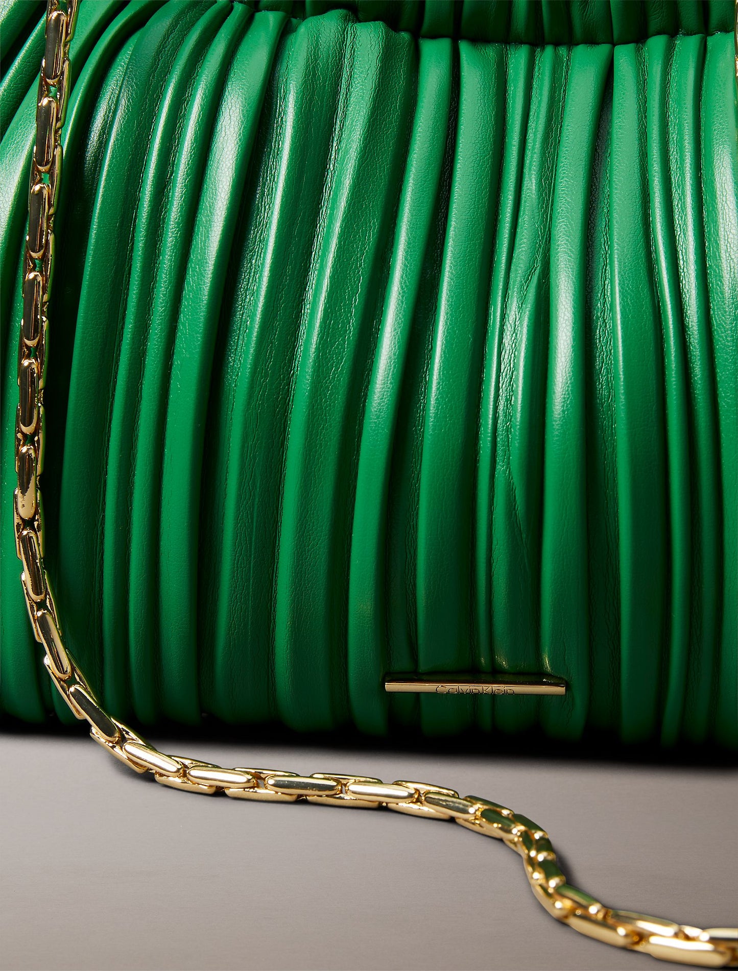 Plisse Drawstring Crossbody Bag (Emerald)
