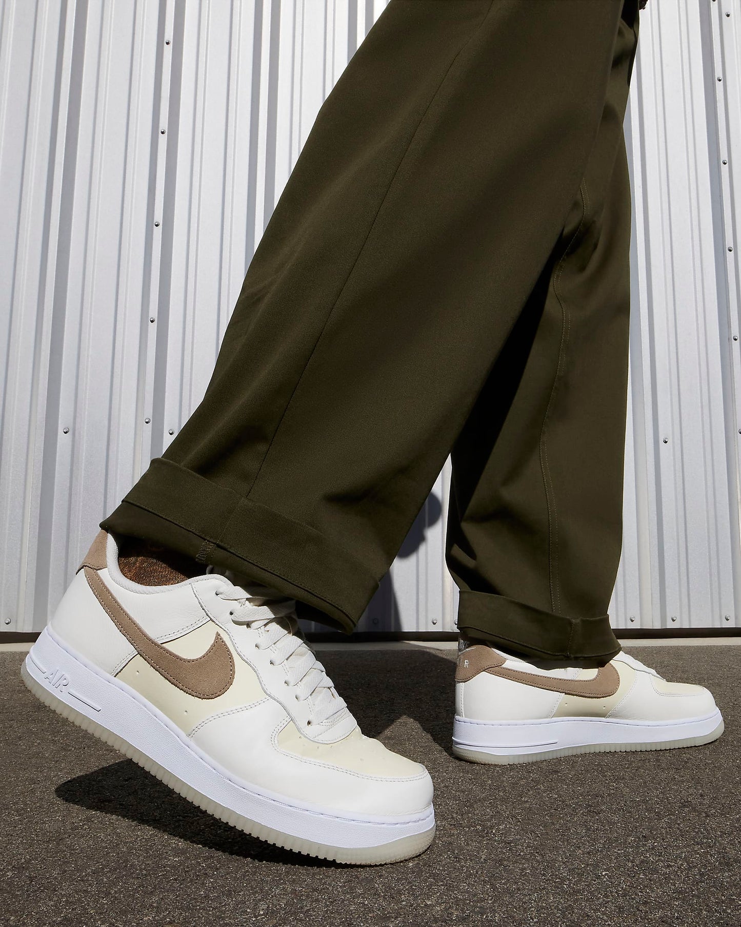 Air Force 1 '07 LV8 (Sail/Coconut Milk/White/Khaki)
