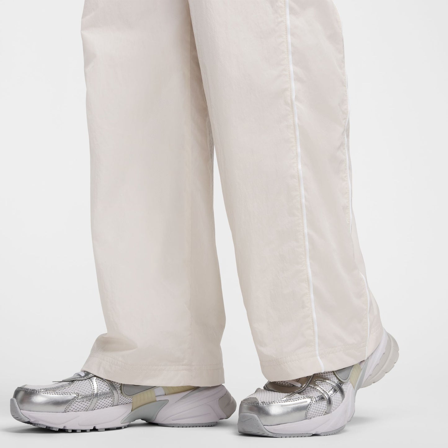Windrunner High-Waisted Woven Open-Hem Pants (Light Orewood Brown)