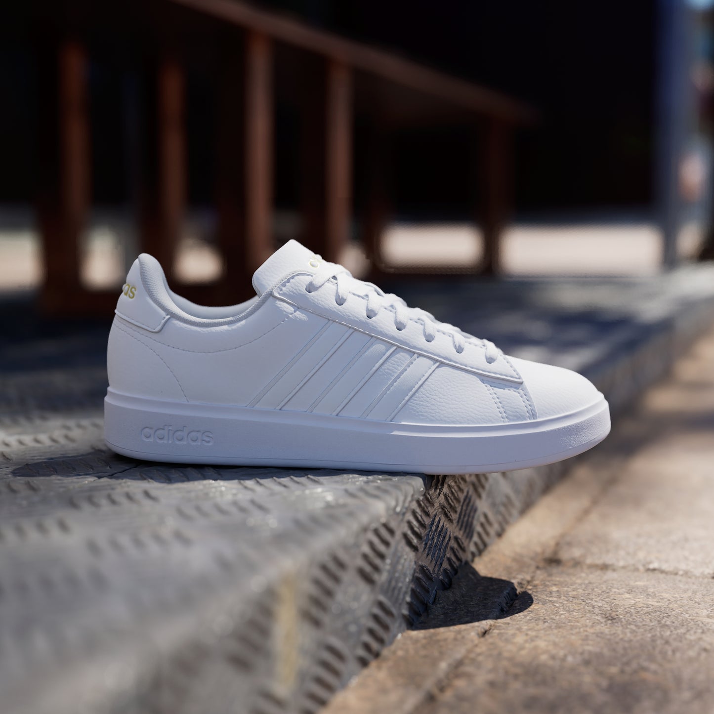 Grand Court 2.0 Shoes (White / Gold)