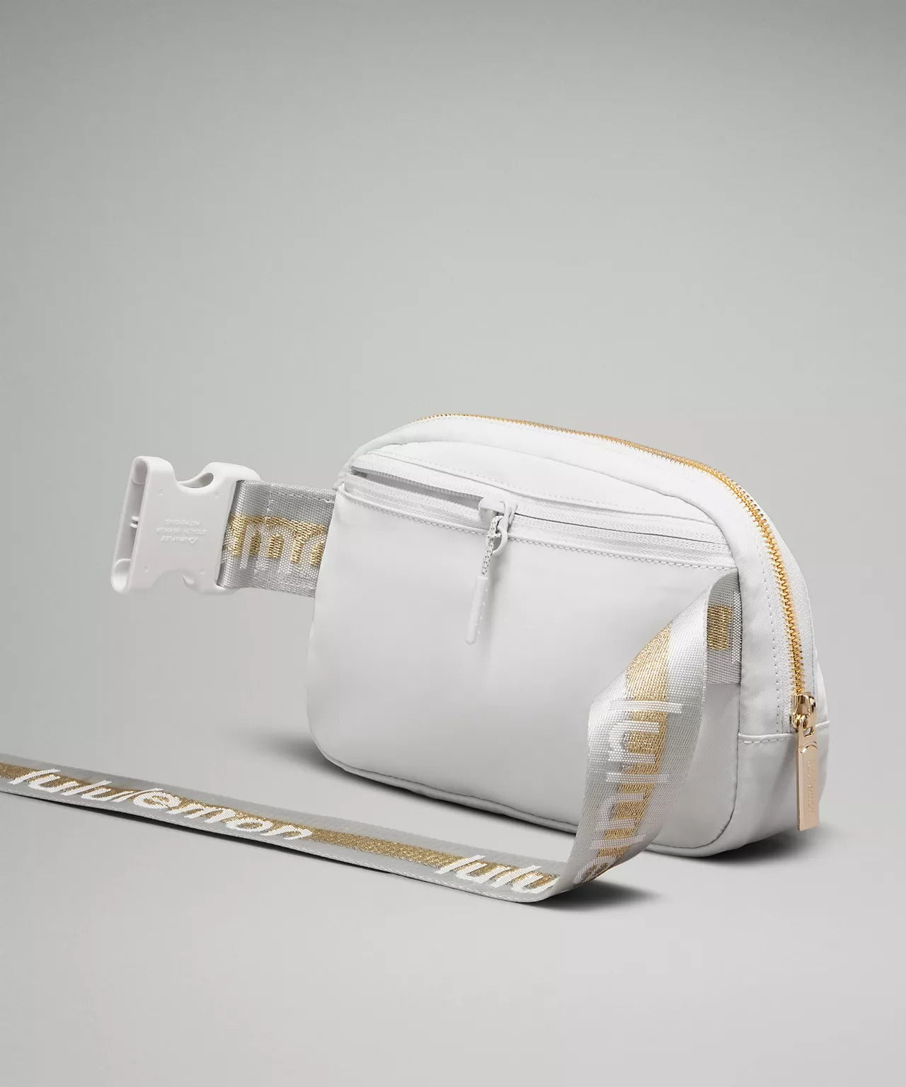 Everywhere Belt Bag 1L Wordmark (White / Gold)