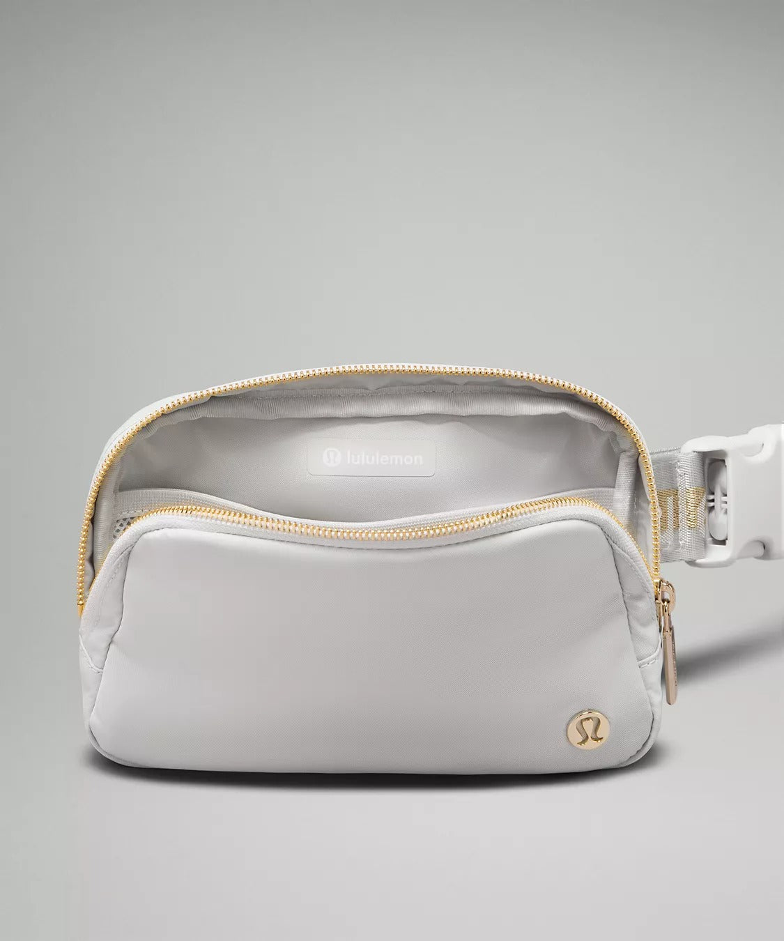 Everywhere Belt Bag 1L Wordmark (White / Gold)