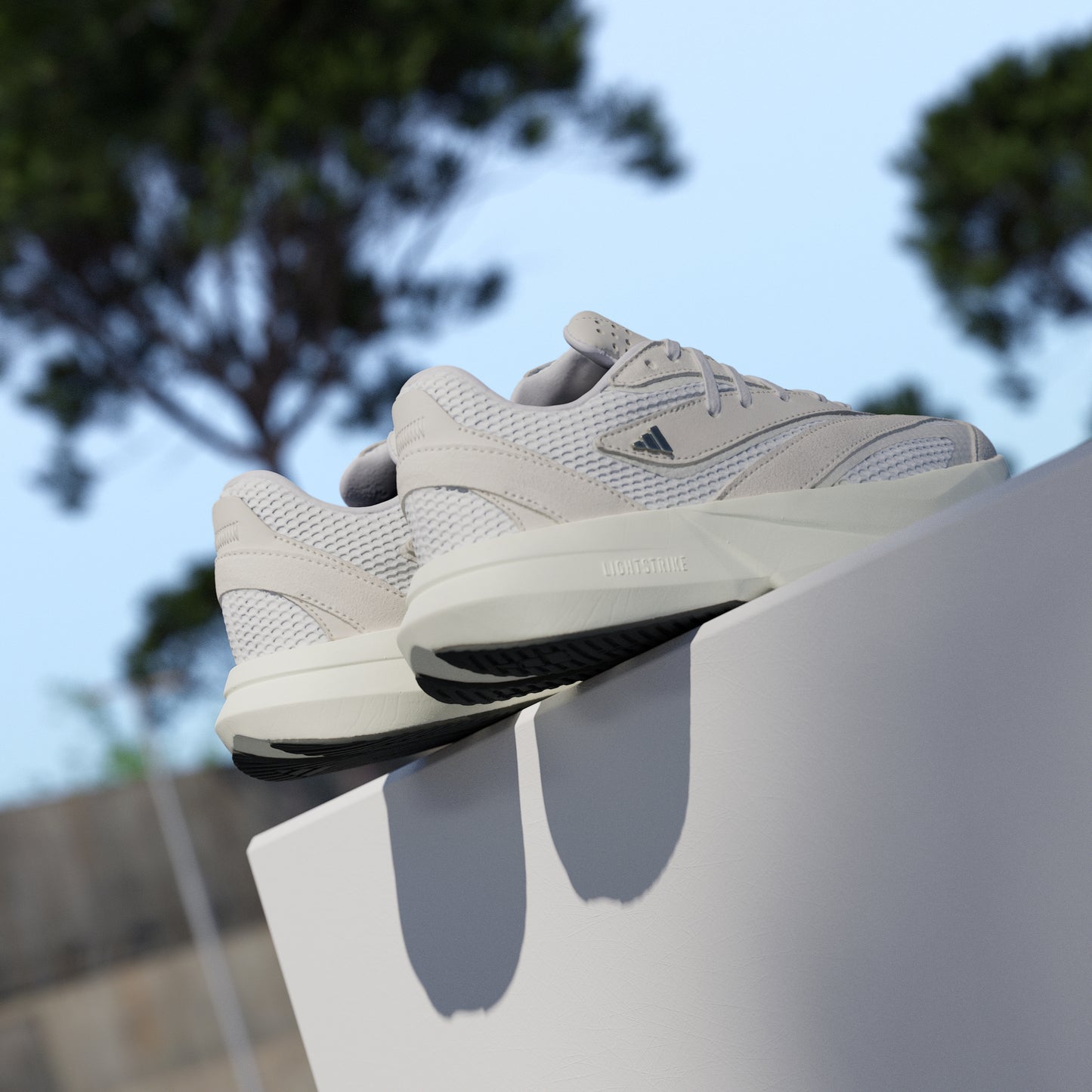 Lightblaze Shoes (White / Grey)