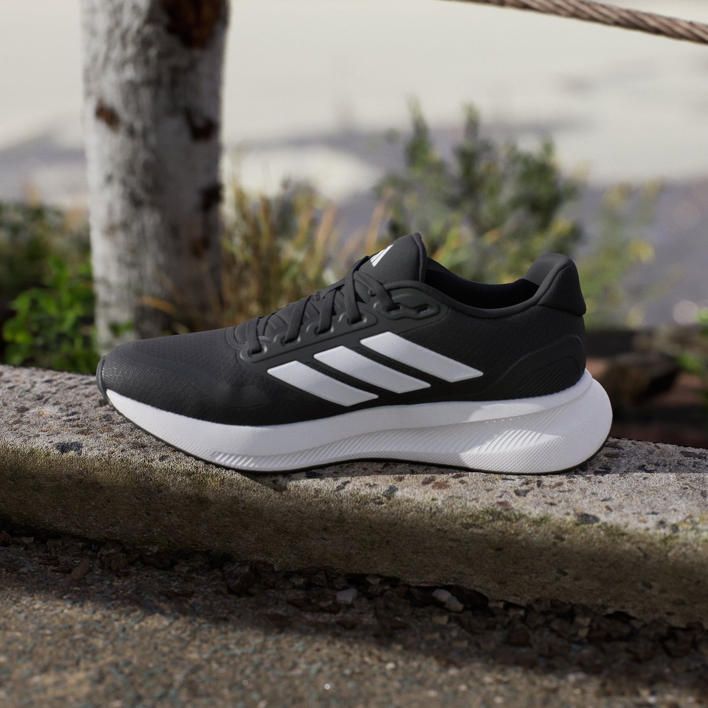 Runfalcon 5 Running Shoes (Black / White)