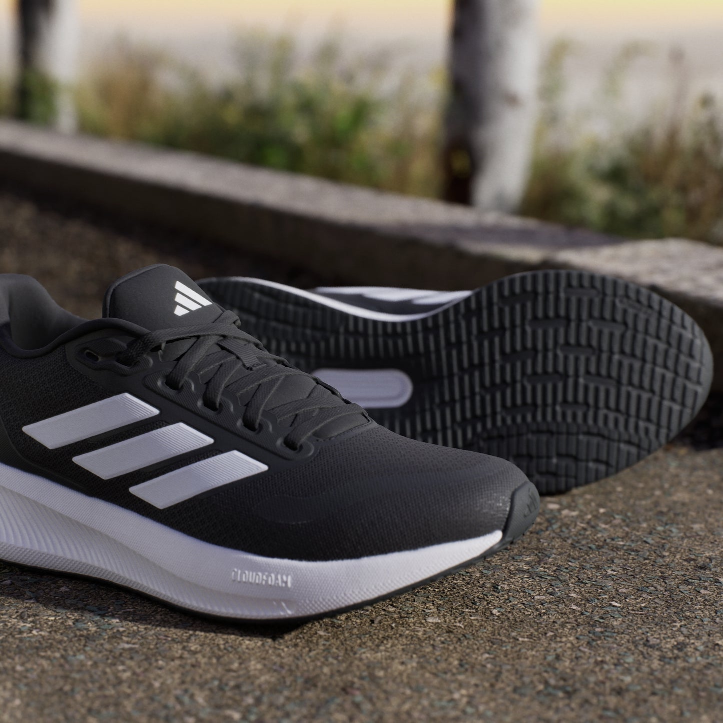 Runfalcon 5 Running Shoes (Black / White)
