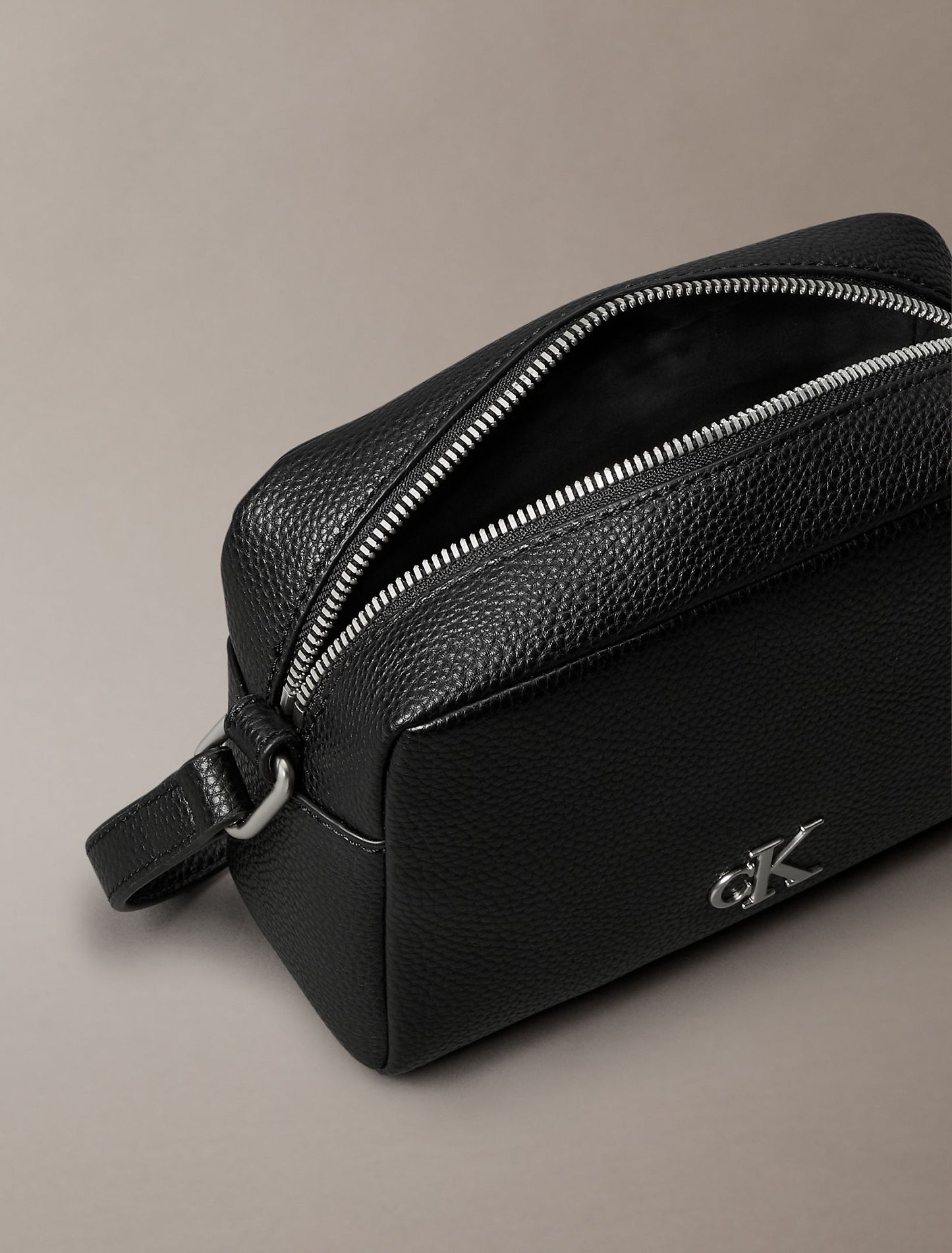 Archive Hardware Camera Bag (Black)