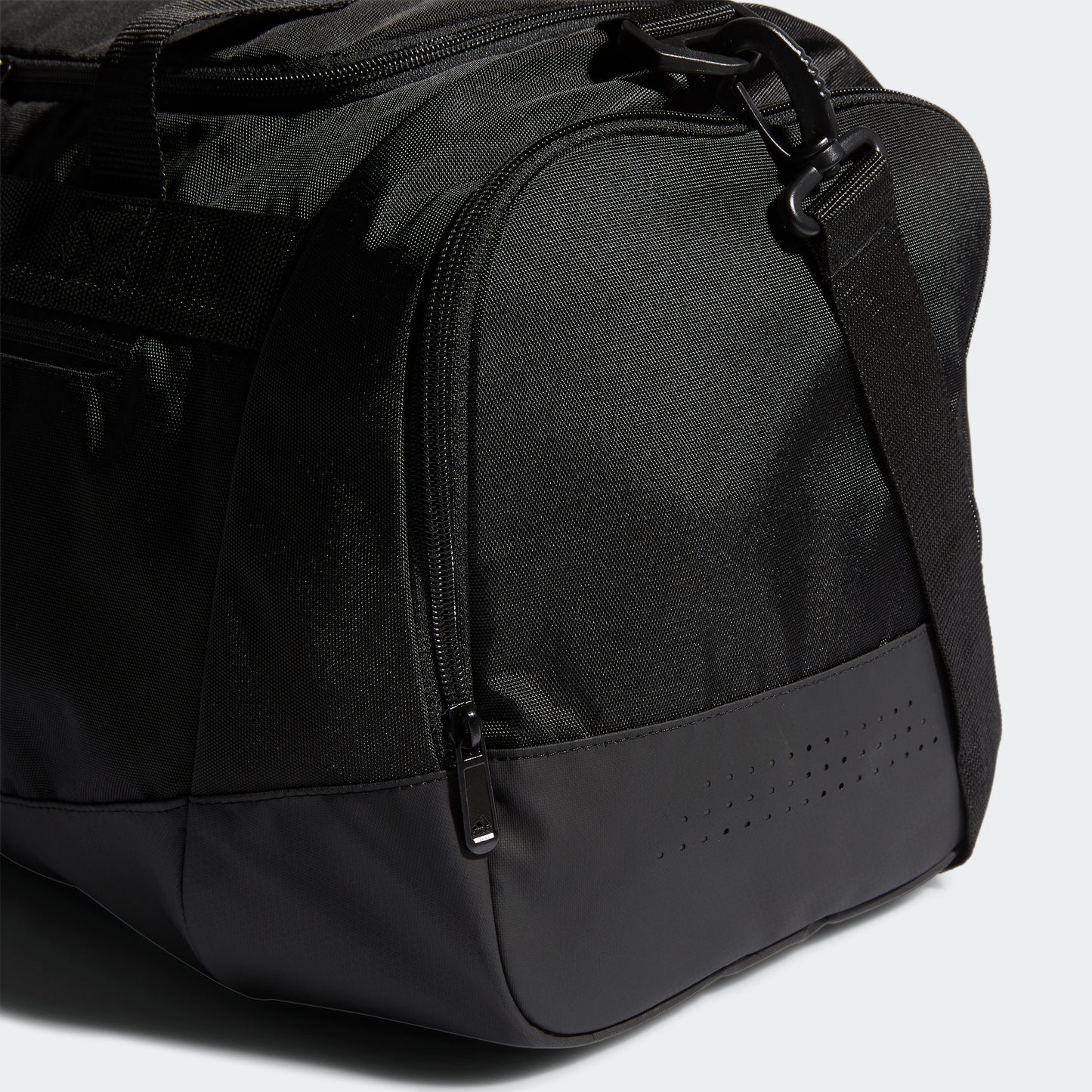 Defender Duffel Bag Small (Black)