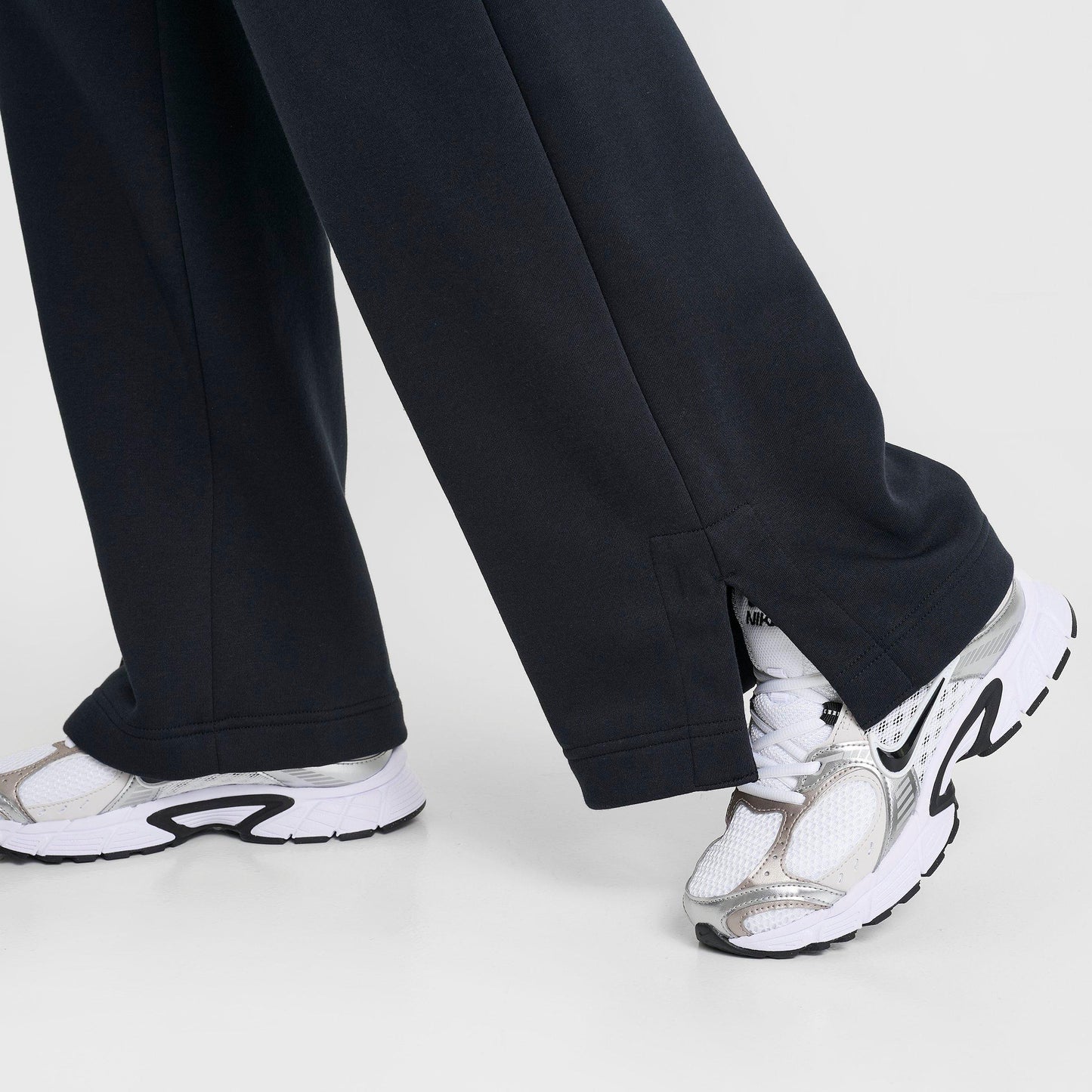 Phoenix Fleece Wide-Leg Sweatpants (Black)