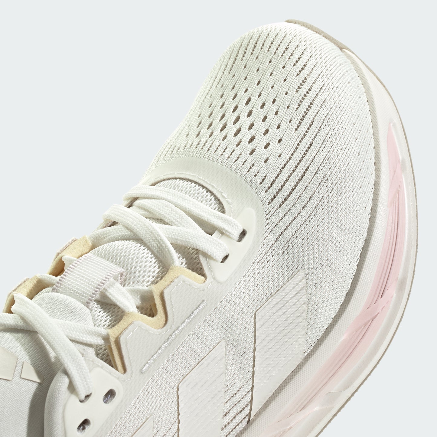 Questar 3 Running Shoes (Off White / Chalk White / Putty Mauve)