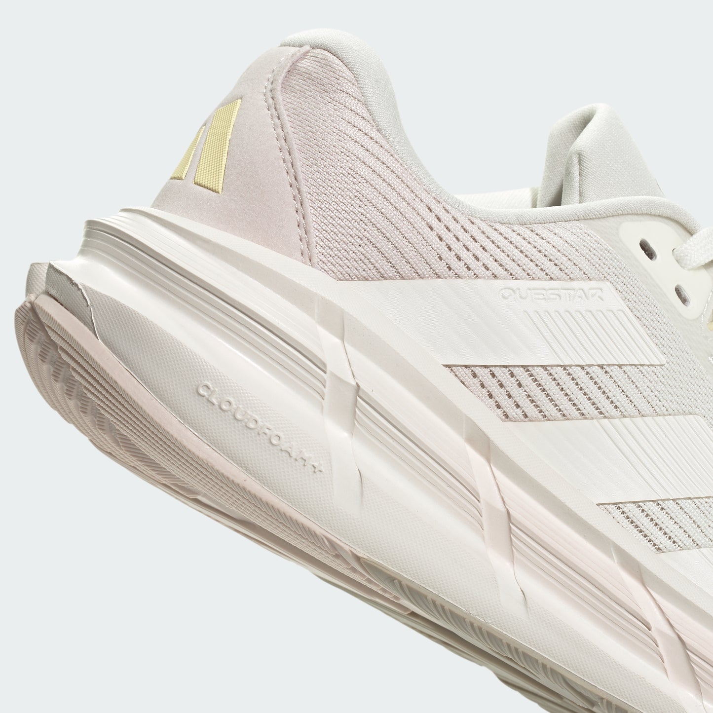 Questar 3 Running Shoes (Off White / Chalk White / Putty Mauve)