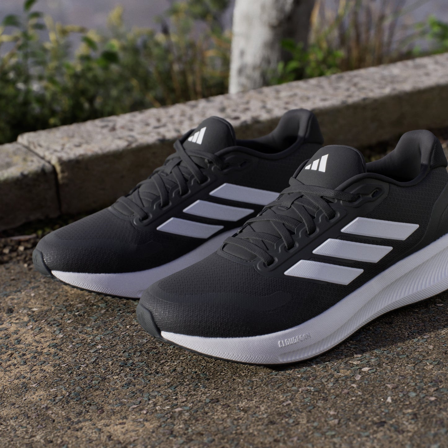 Runfalcon 5 Wide Running Shoes (Black / White)