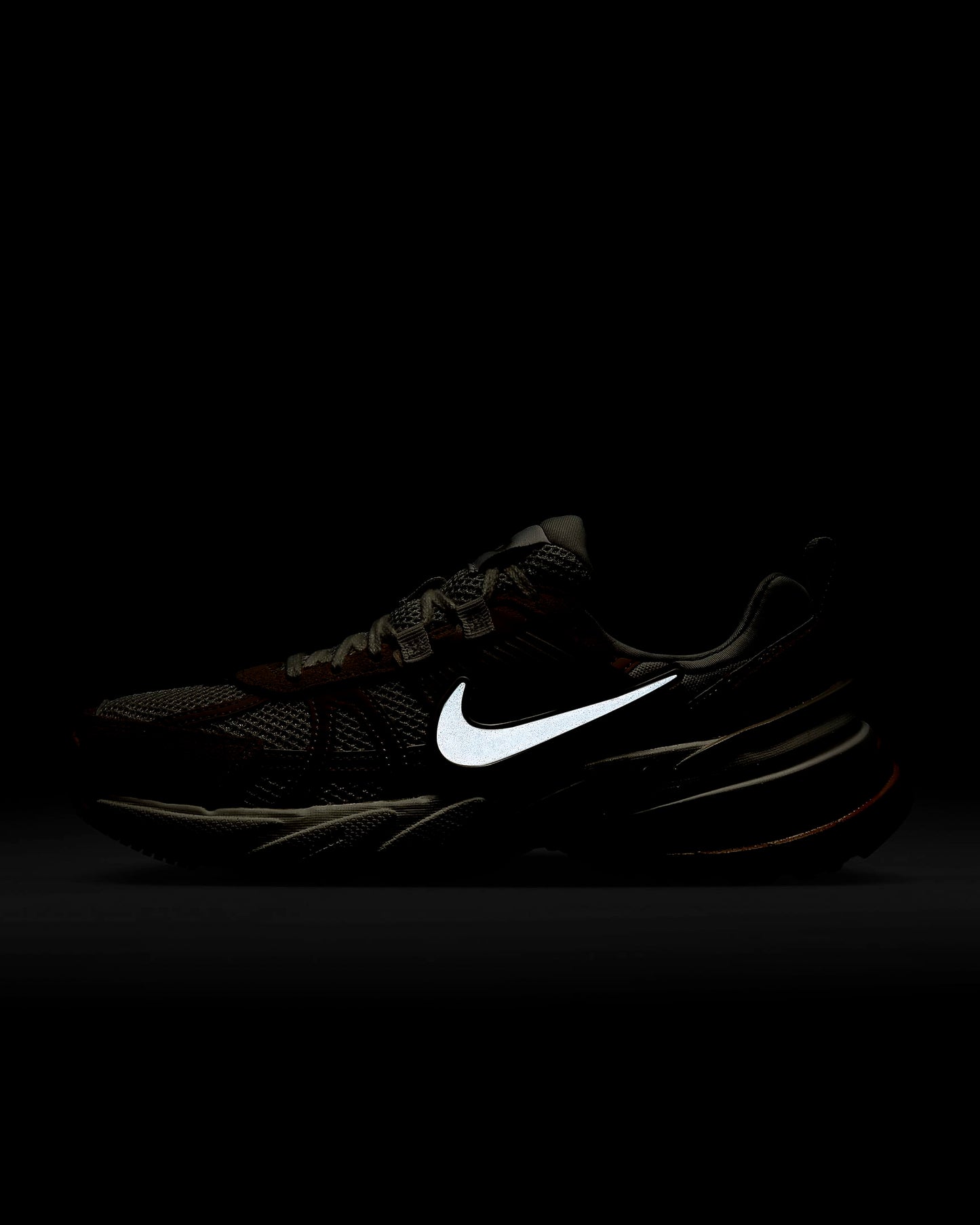 V2K Run Shoes (Sail / Sanddrift)