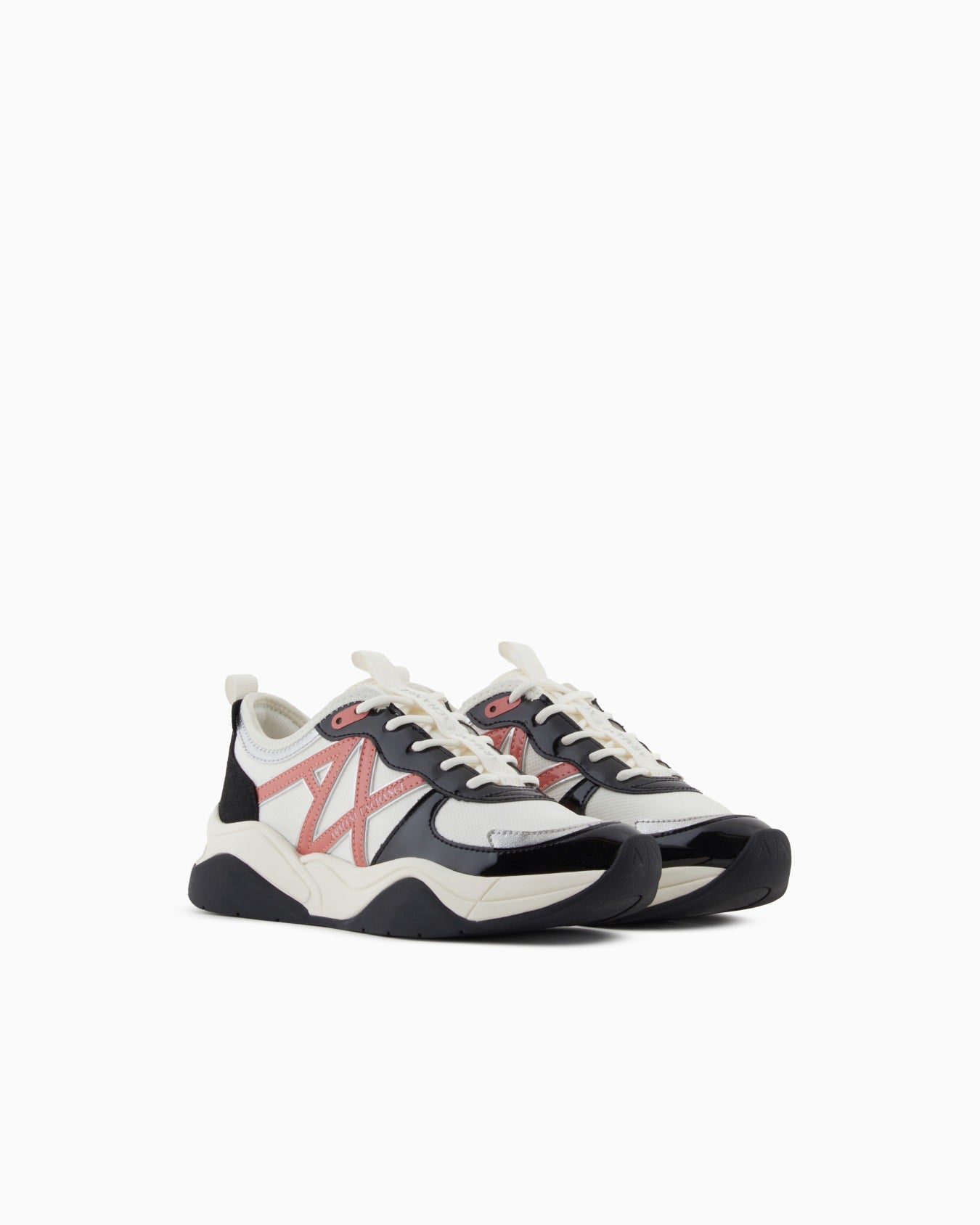 Sneakers in mesh with patent and microsuede details