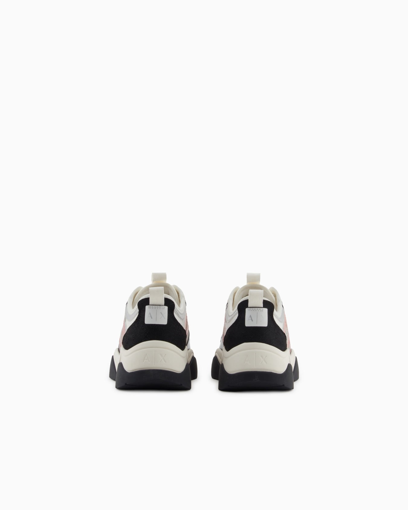 Sneakers in mesh with patent and microsuede details