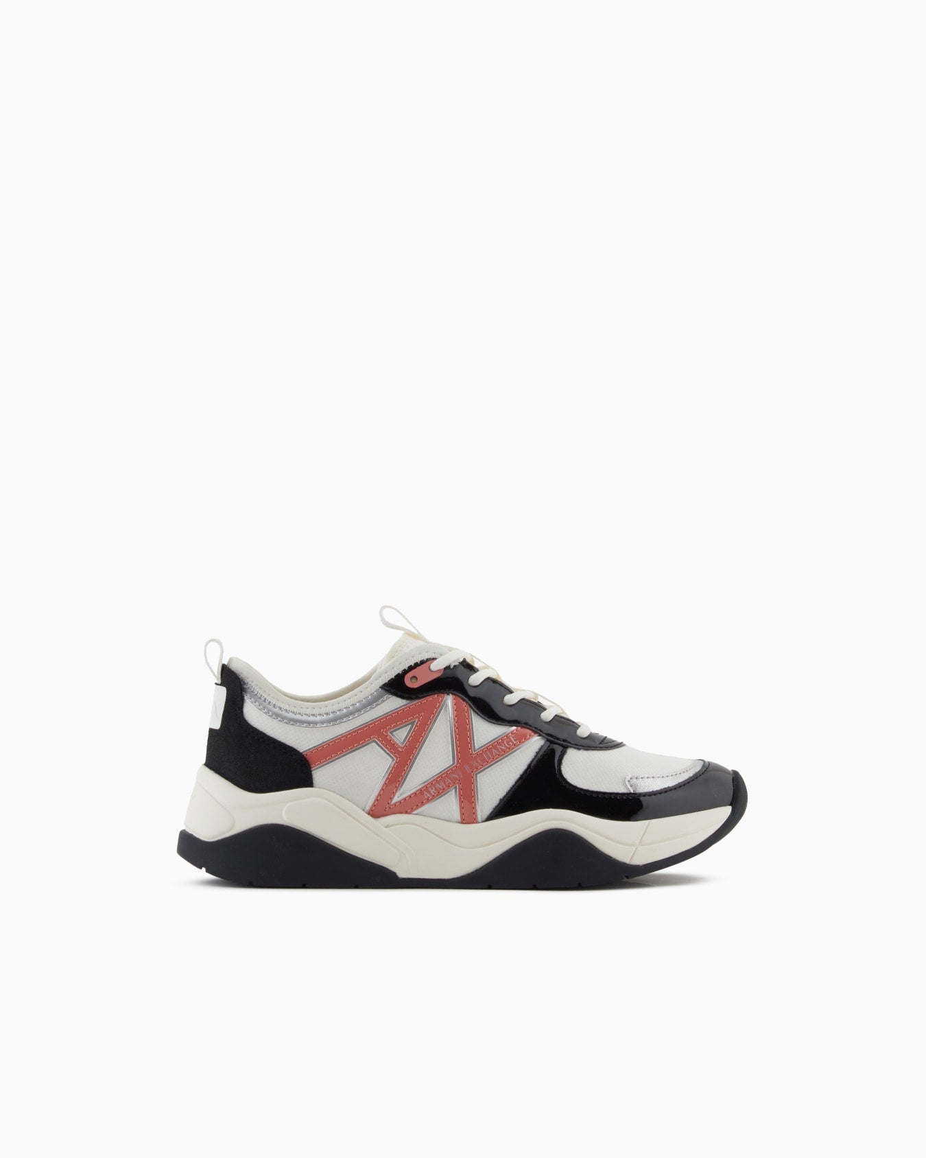 Sneakers in mesh with patent and microsuede details